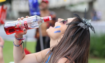 Bebidas estimulantes misturadas ao álcool podem acabar com a festa antes do tempo