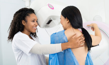Dia da Mamografia alerta para o rastreamento e diagnóstico precoce do câncer de mama.